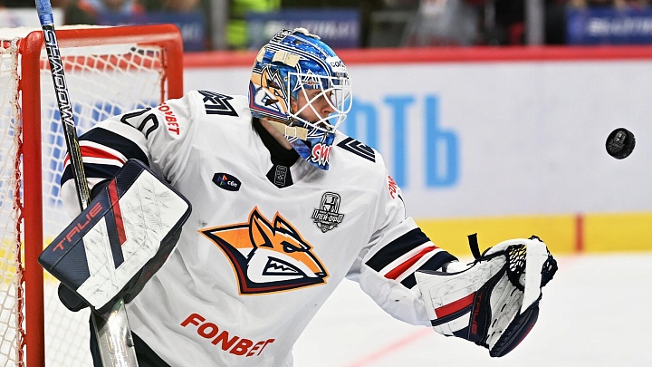 Удаленный во время матча вратарь "Металлурга" избежал дисквалификации