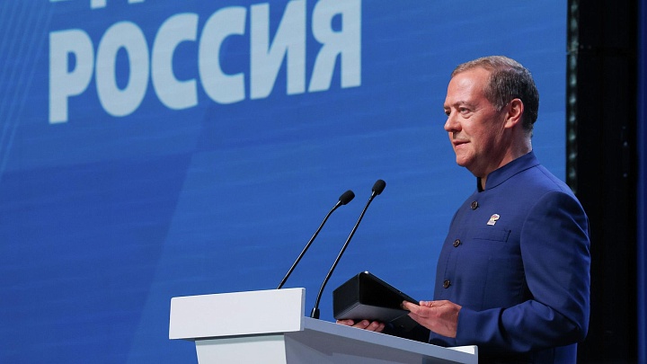 Медведев заявил, что народная программа ЕР направляет ресурсы на достижение победы